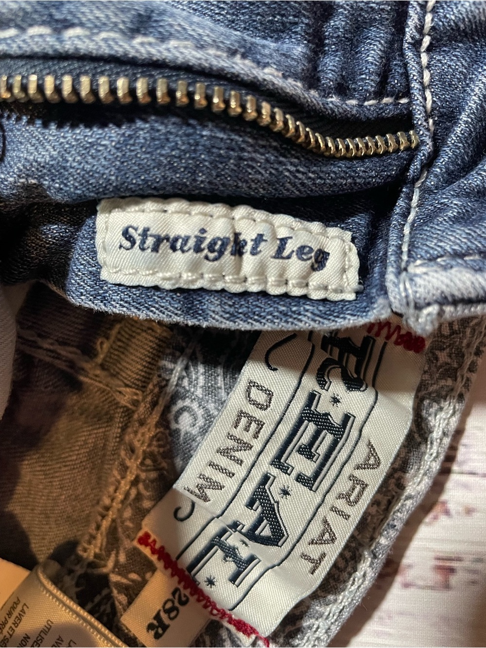 Ariat Real Denim mid-rise straight-leg women's jeans. Size 28R - Picture 4 of 14